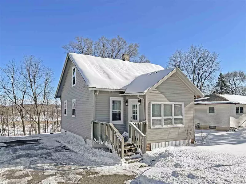 502 N Main St, Deerfield, WI 53531