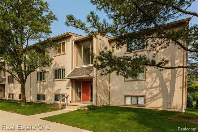 1665 RIVERSIDE DR APT 12  12, Rochester Hills, MI 48309