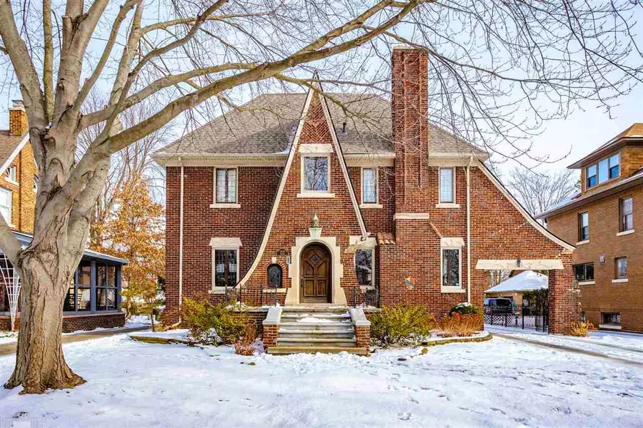 1428 Yorkshire, Grosse Pointe Park, MI 48230