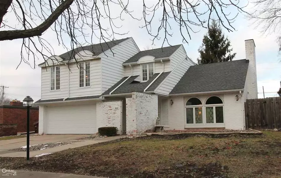 880 Crescent Lane, Grosse Pointe Woods, MI 48236