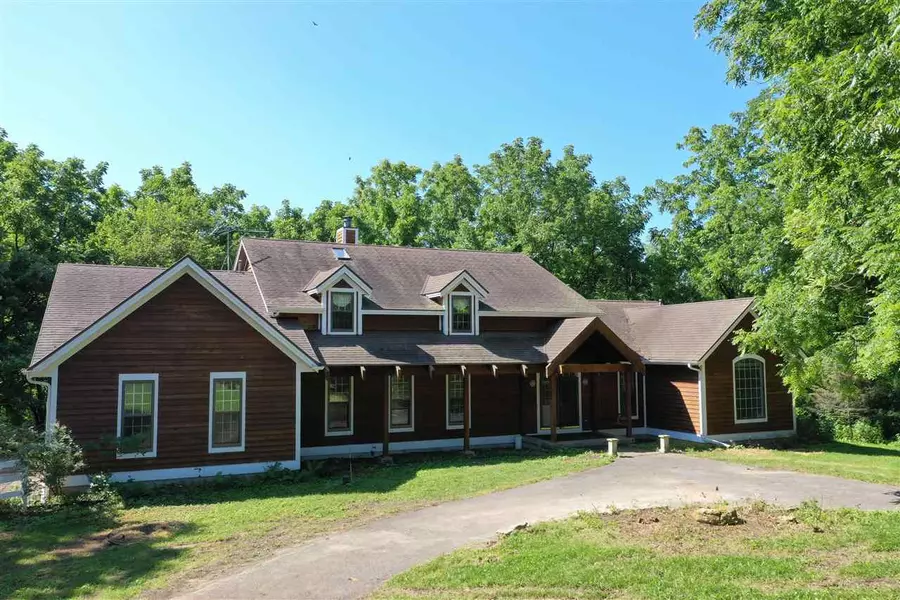 2132 COUNTY ROAD F, Blue Mounds, WI 53517