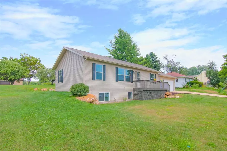 10884 Cave of the Mounds Rd, Blue Mounds, WI 53517