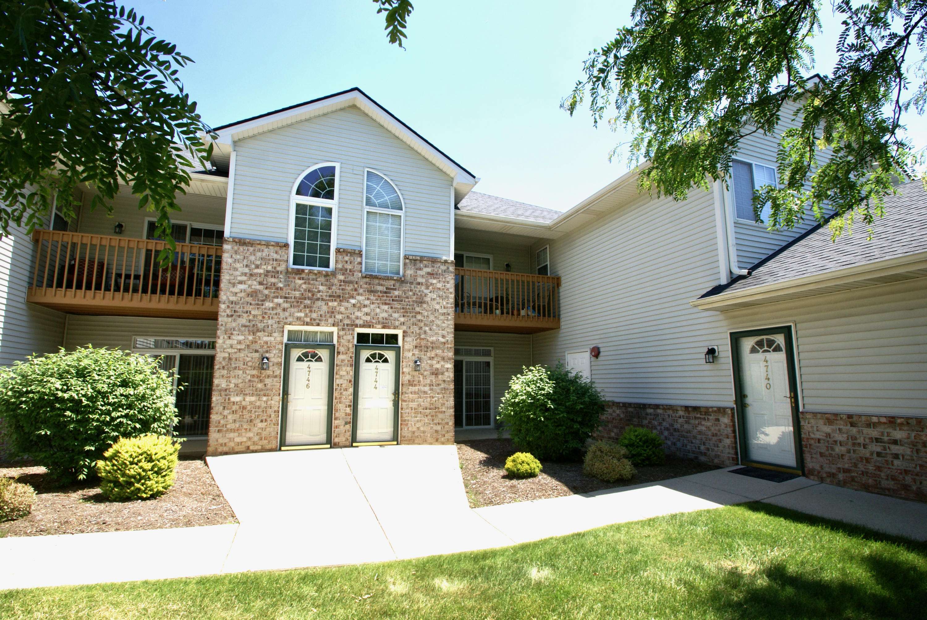 4744 W Maple Leaf Cir Unit B12-3, Greenfield, WI 53220