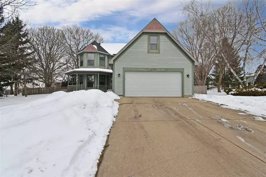 932 Bristol Ct, Stoughton, WI 53589