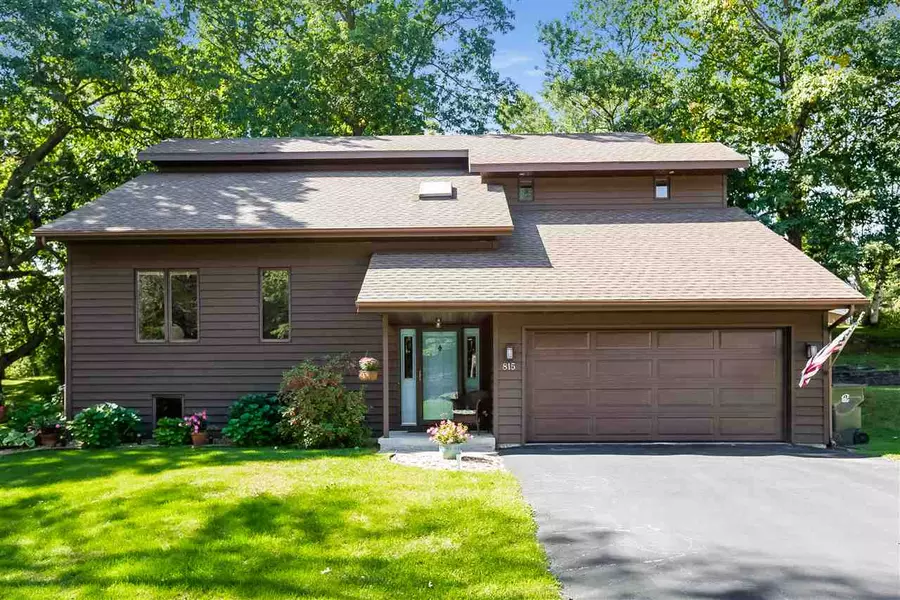 815 Rosemary Ln, Baraboo, WI 53913