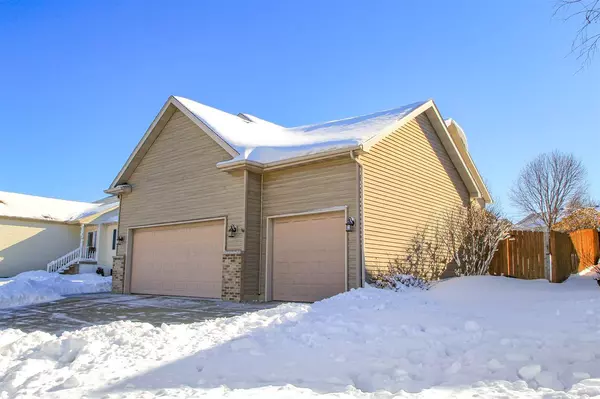 Sun Prairie, WI 53590,475 N Heatherstone Dr