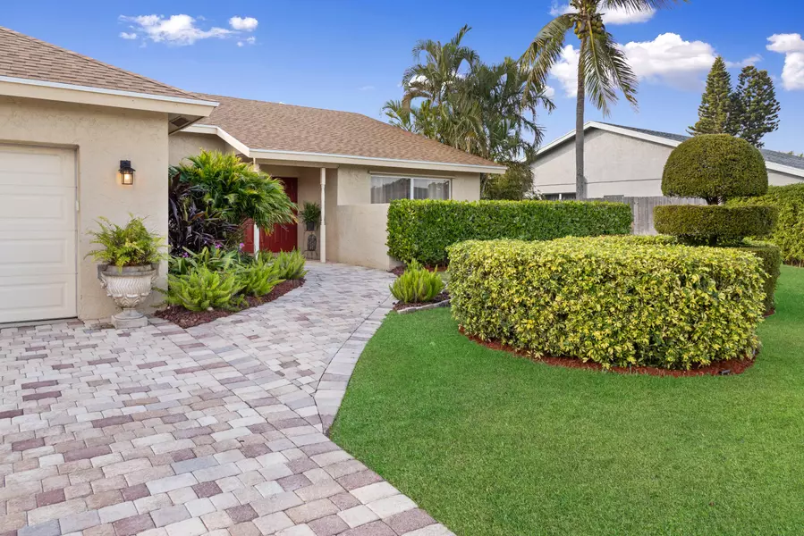 17723 Foxglove LN, Boca Raton, FL 33487