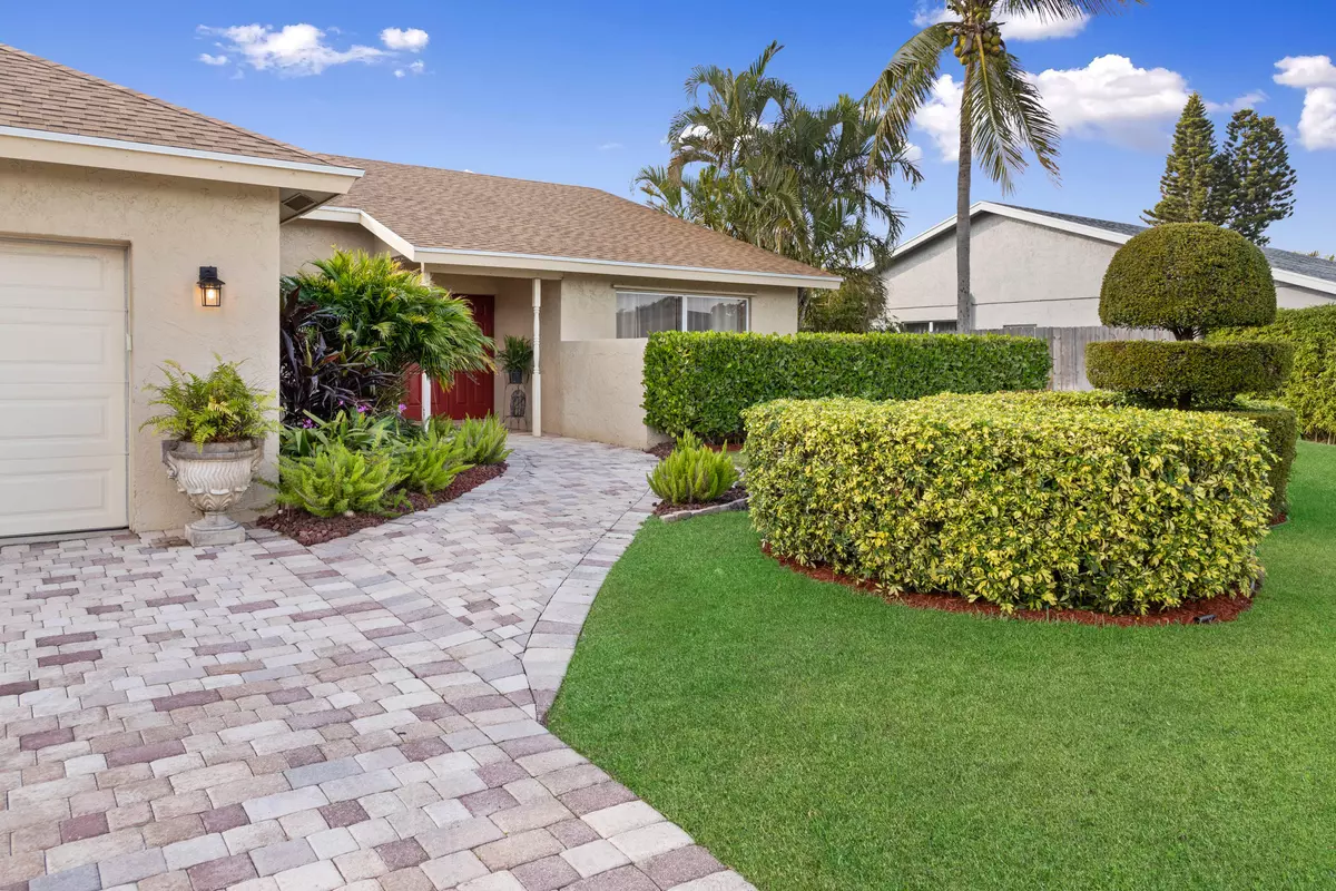 Boca Raton, FL 33487,17723 Foxglove LN