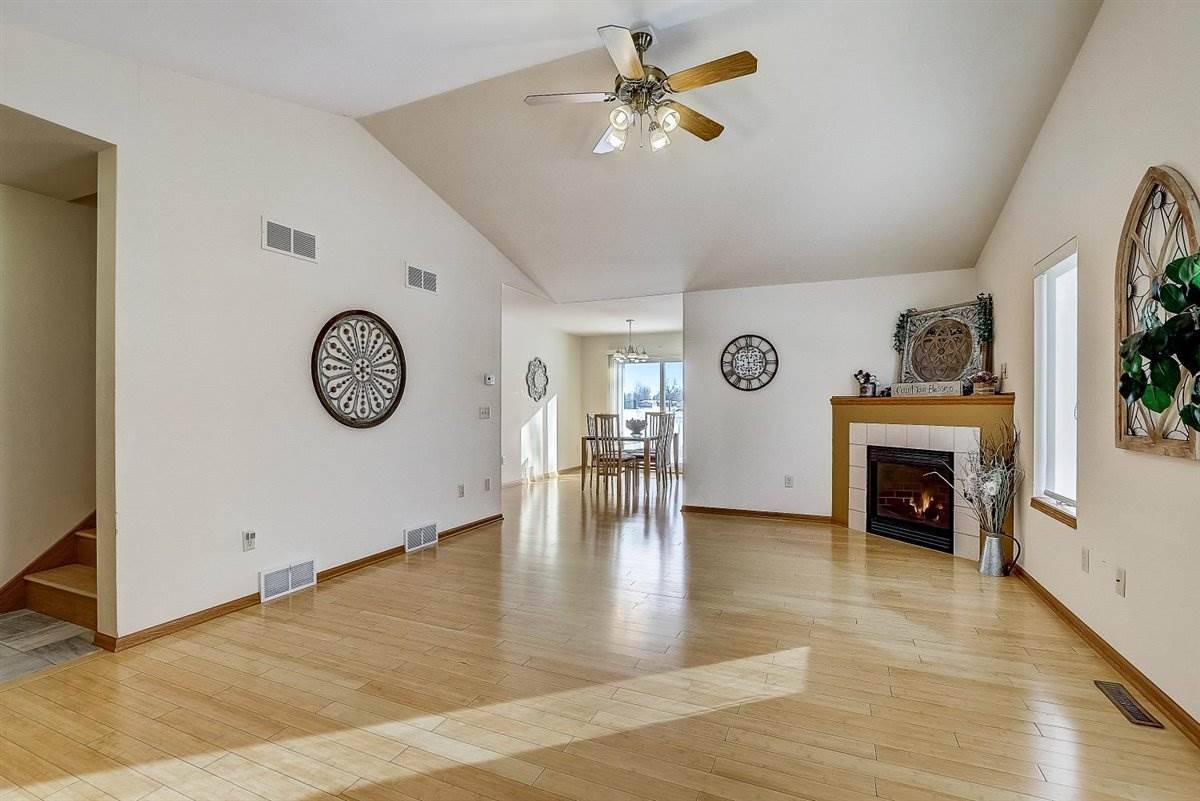 Brooklyn, WI 53521,316 Douglas Dr