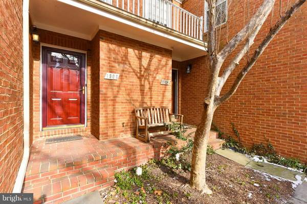 1906 DUFFIELD LN, Alexandria, VA 22307