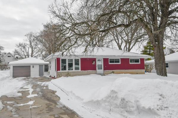 N64W24191 Ivy Ave, Sussex, WI 53089