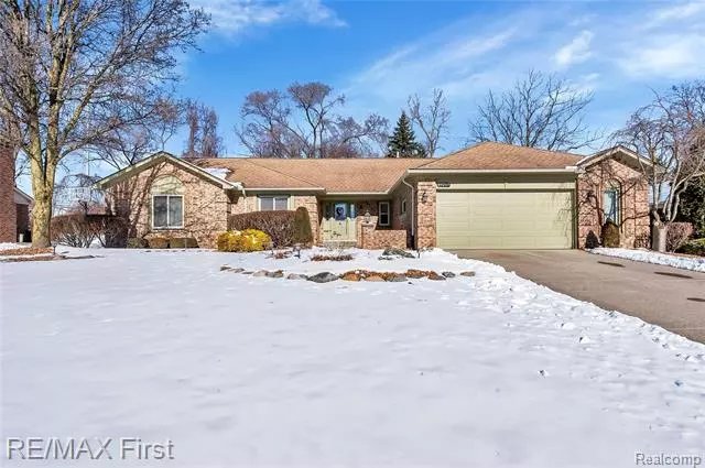 23265 FOX CRK DR, Farmington Hills, MI 48335