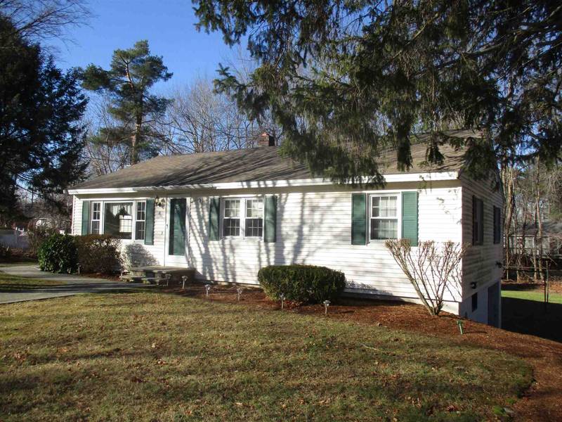 4 Dauntless LN, Plaistow, NH 03865