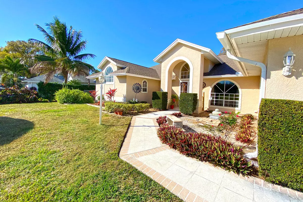 Vero Beach, FL 32968,605 SW 39th CT