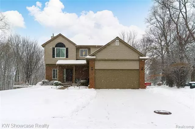 205 DAREN CRT, Walled Lake, MI 48390