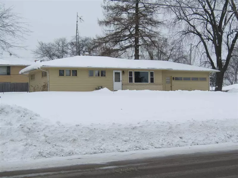 2304 Mineral Point Ave, Janesville, WI 53548