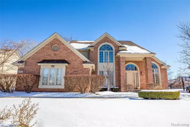 6867 BROOK HOLLOW CT, West Bloomfield, MI 48322