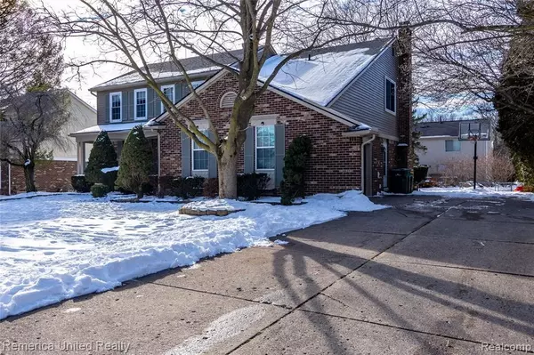 Novi, MI 48375 5118,21943 CLOVER Lane