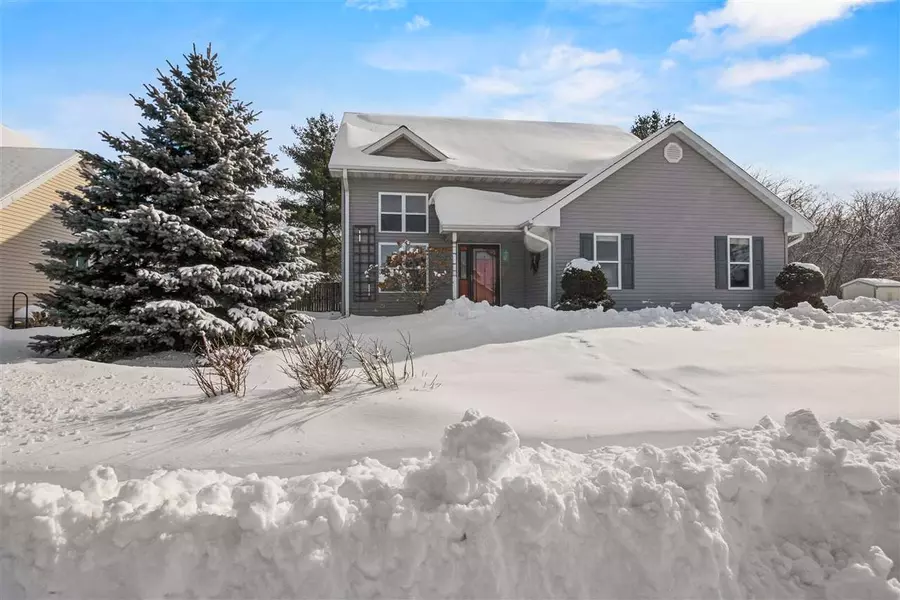 105 Mark Dr, Johnson Creek, WI 53038