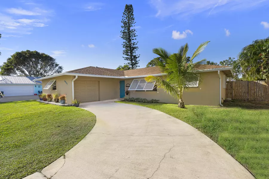 4945 SE Manatee TER, Stuart, FL 34997