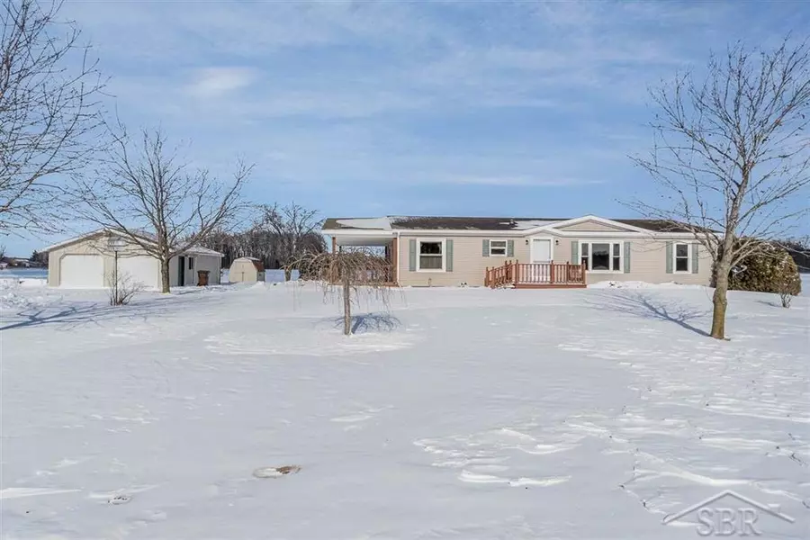 5910 W Weinert Rd, Coleman, MI 48618