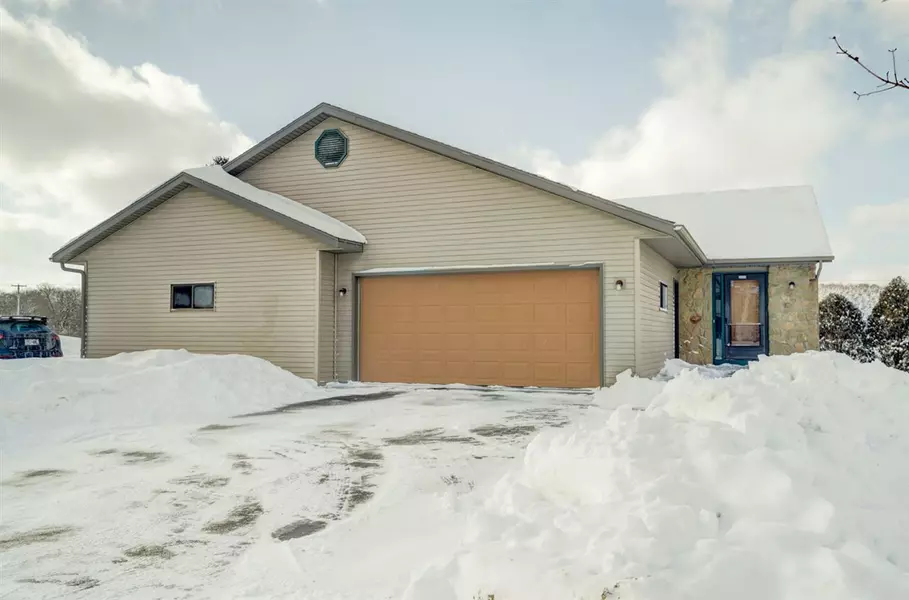 2004 Stephanie Ct, Black Earth, WI 53515