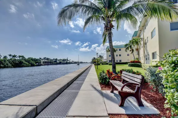 Boynton Beach, FL 33435,8 Colonial Club DR 302