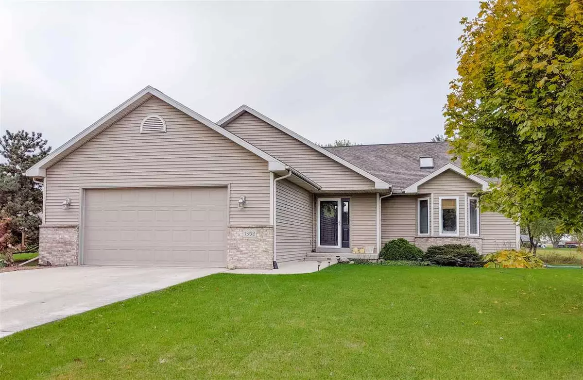 Sun Prairie, WI 53590,1352 Stonewood Crossing