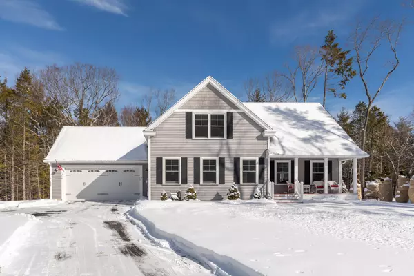 3 Haywick DR, Stratham, NH 03885