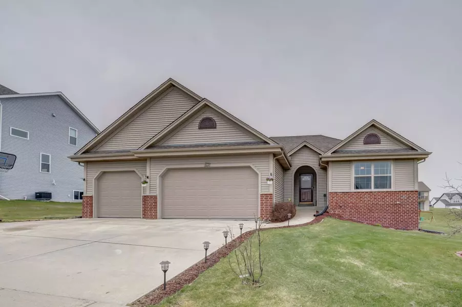 417 Saratoga Dr, Johnson Creek, WI 53038