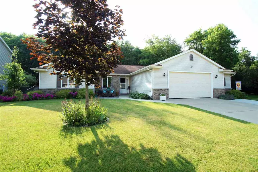 141 Mark Dr, Johnson Creek, WI 53038