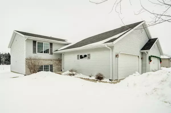 112 4th St, Brooklyn, WI 53521