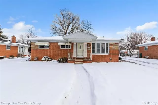 6924 Whitefield ST, Dearborn Heights, MI 48127