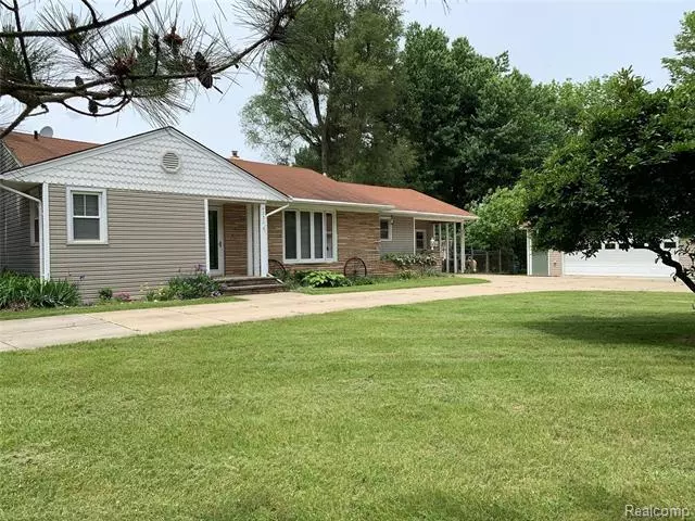 4230 S Oak ST, Metamora Vlg, MI 48455