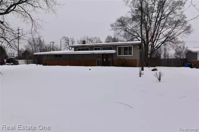 2605 Little Trail RD, Commerce Township, MI 48390