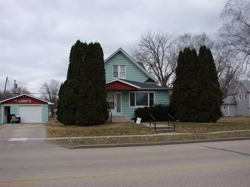 437 N Wood St, Spring Green, WI 53588