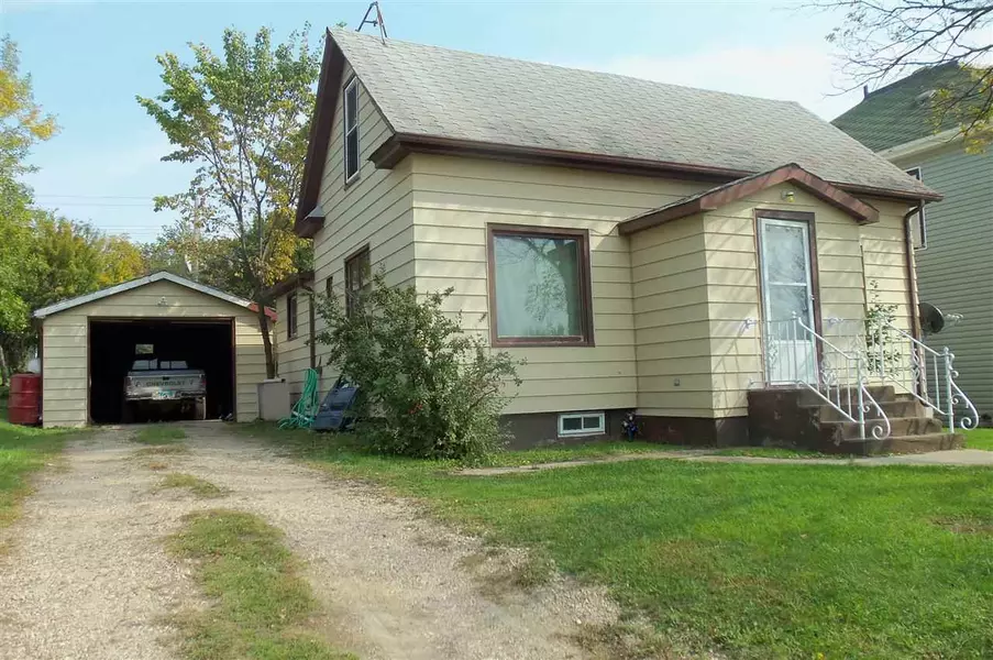 514 NW 3rd Avenue, Kenmare, ND 58746