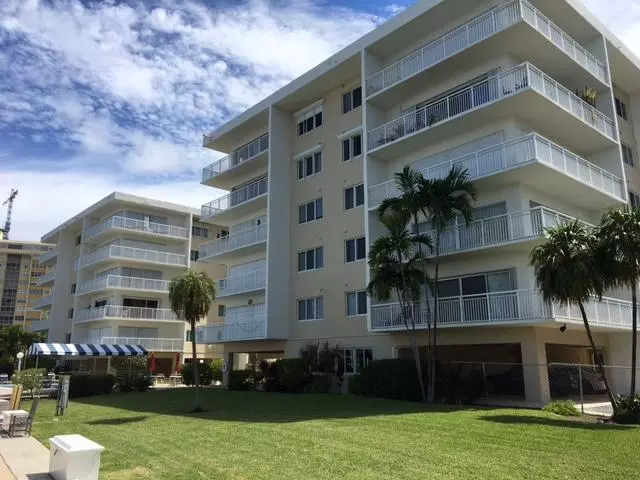 126 Golden Isles DR 33a, Hallandale Beach, FL 33009