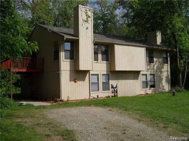 9473 VAN ANTWERP RD, Hamburg Twp, MI 48116