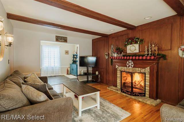 Flint Twp, MI 48433,5328 PINEWOOD DR