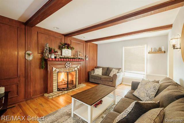 Flint Twp, MI 48433,5328 PINEWOOD DR