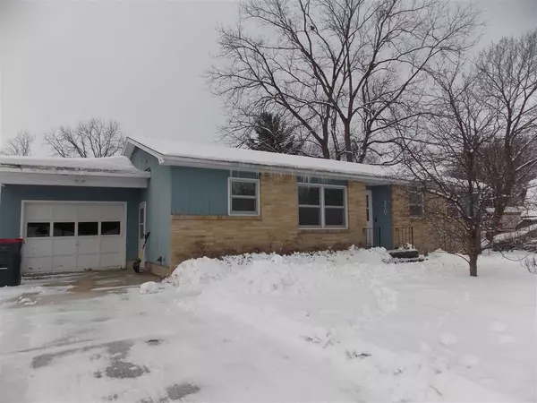 310 S Pleasant St, Cambridge, WI 53523