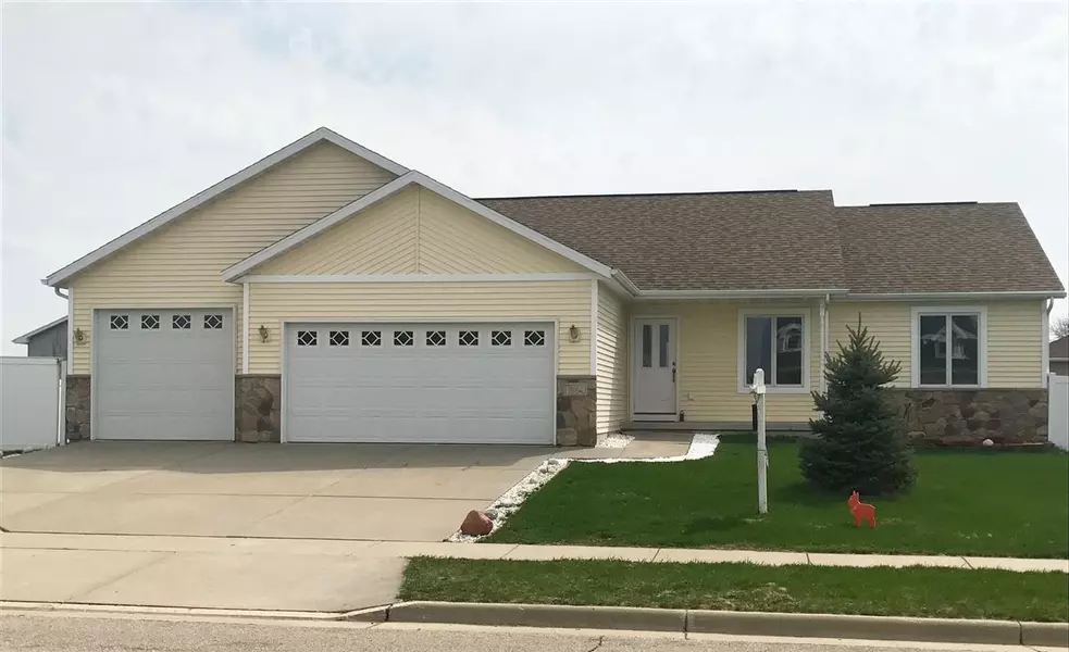 332 Buena Vista Dr, Arlington, WI 53911