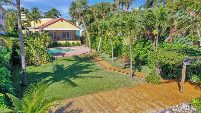 1724 N Lakeside DR, Lake Worth Beach, FL 33460