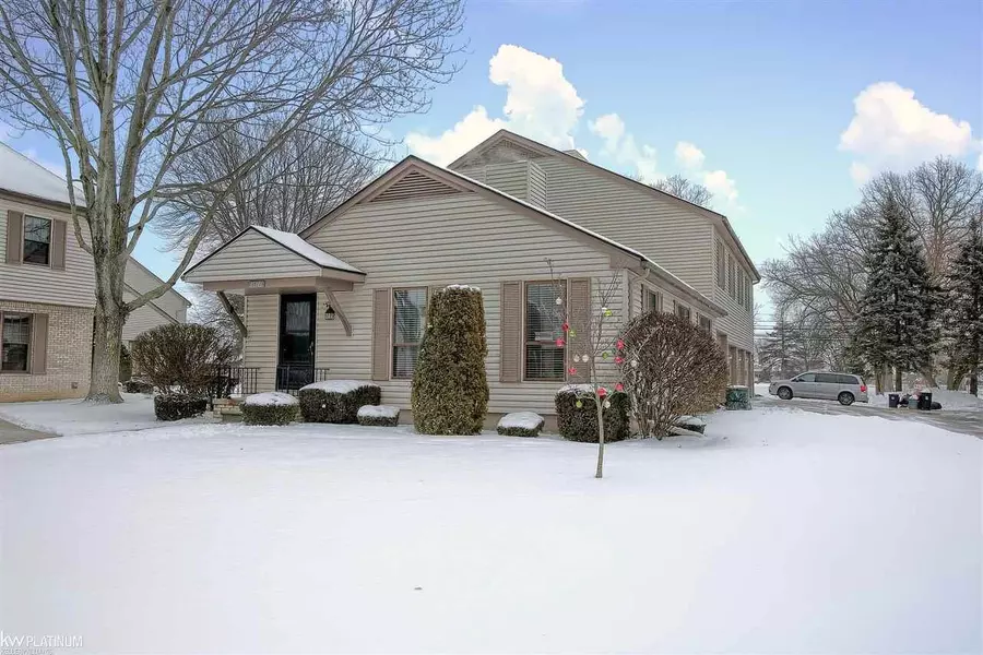 35186 NORTH BAY CIRCLE, Harrison Twp, MI 48045