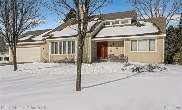 2476 CEDAR KEY DR, Lake Orion, MI 48360