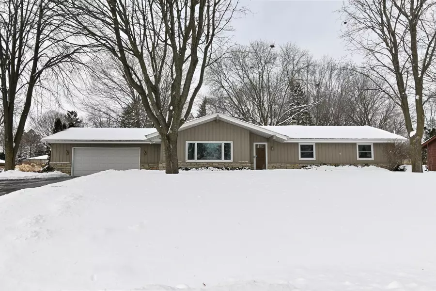 6929 S 117th St, Franklin, WI 53132