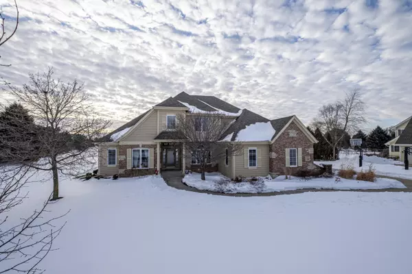 W291N3411 Summerhill Rd, Delafield, WI 53072