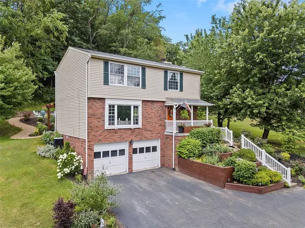 132 Topaz Ct., Bethel Park, PA 15102