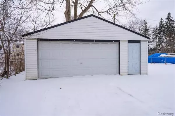 Warren, MI 48089,13832 COUWLIER AVE